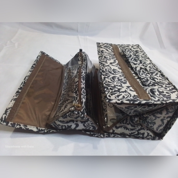 NWT JM NEW YORK BETTER BEAUTY ROLL UP HANGING TOILETRY CASE - Picture 6 of 7